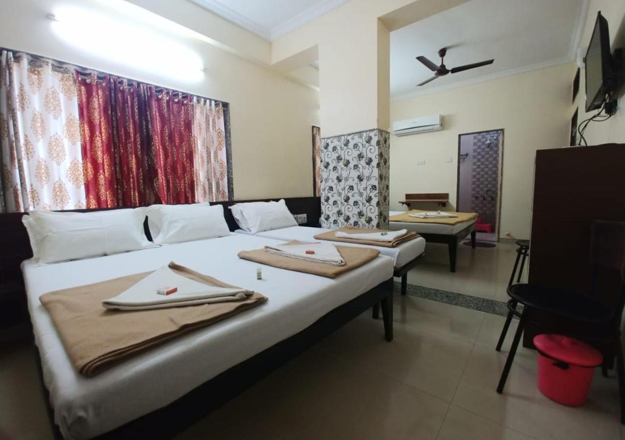 Hotel Yogiraj شيردي المظهر الخارجي الصورة