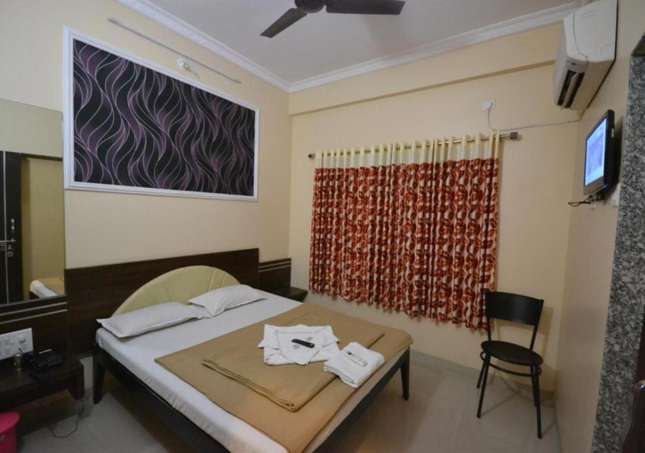 Hotel Yogiraj شيردي المظهر الخارجي الصورة