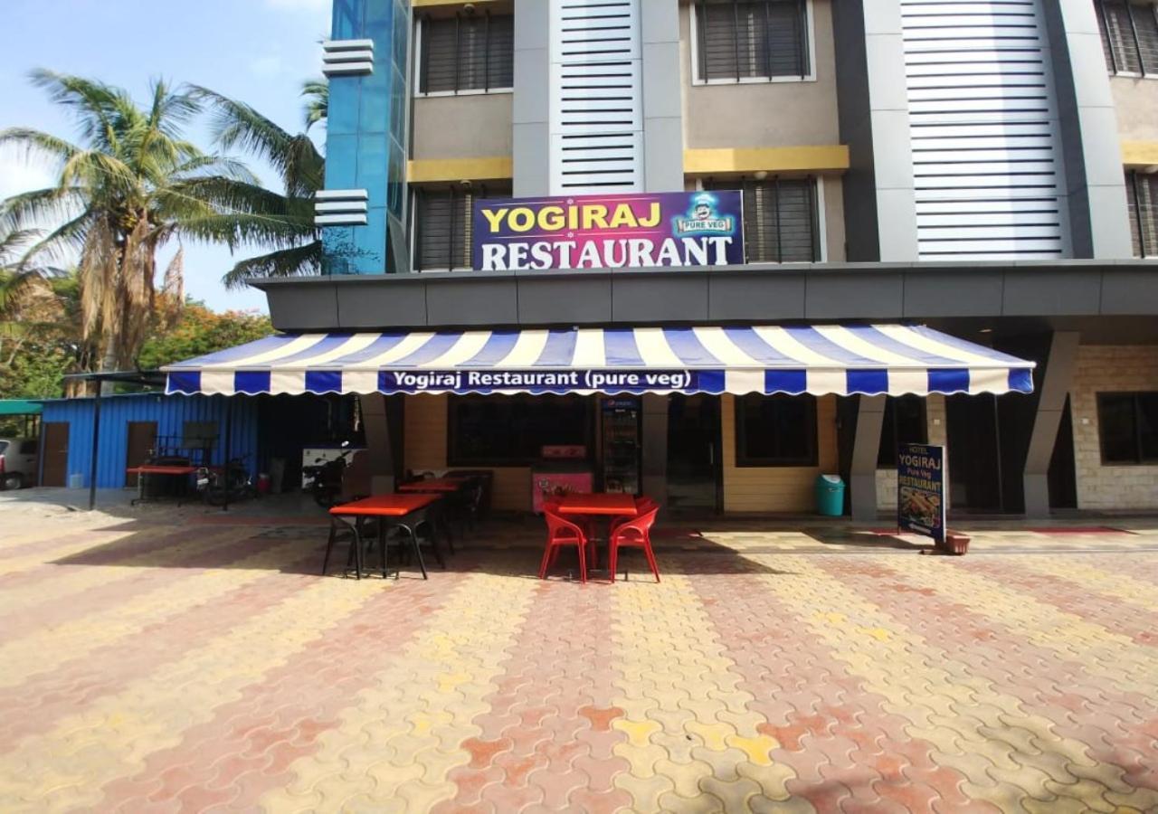 Hotel Yogiraj شيردي المظهر الخارجي الصورة
