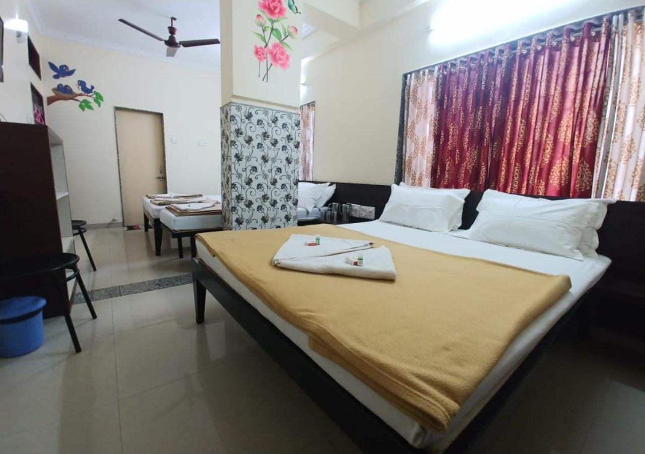 Hotel Yogiraj شيردي المظهر الخارجي الصورة