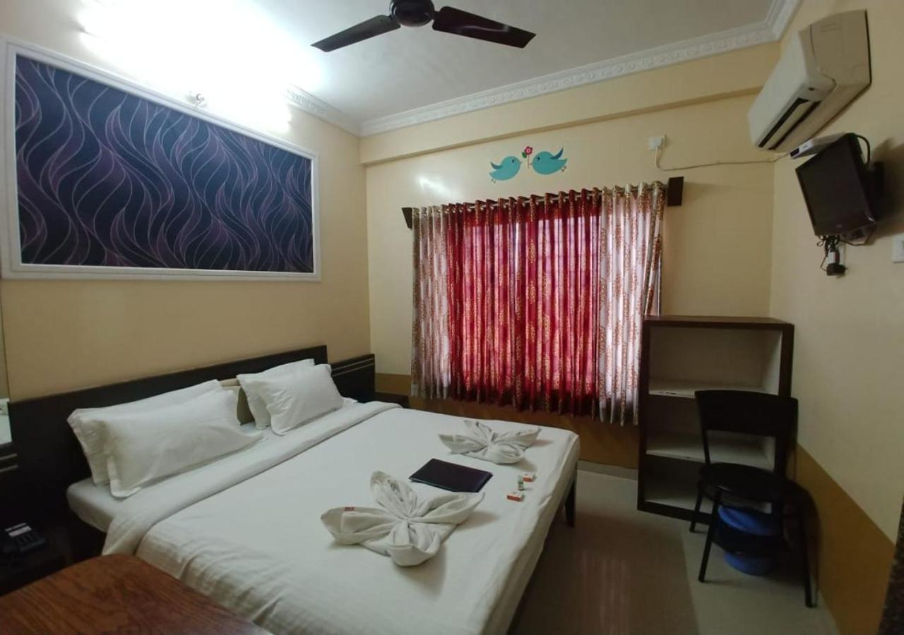 Hotel Yogiraj شيردي المظهر الخارجي الصورة