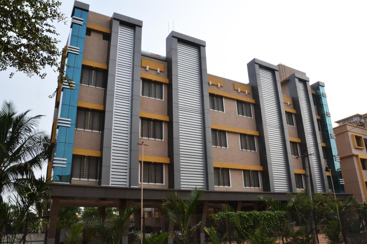Hotel Yogiraj شيردي المظهر الخارجي الصورة