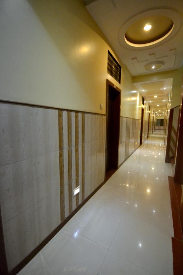 Hotel Yogiraj شيردي المظهر الخارجي الصورة