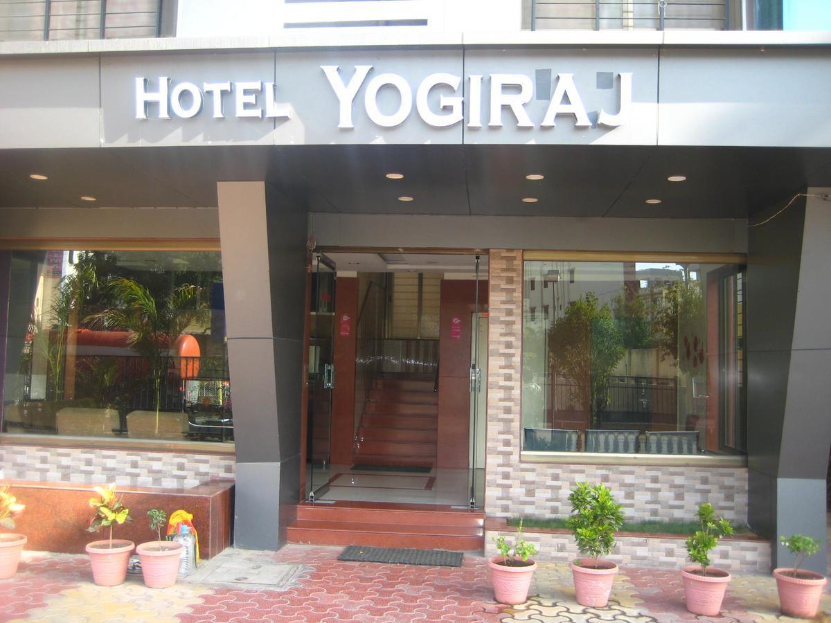 Hotel Yogiraj شيردي المظهر الخارجي الصورة
