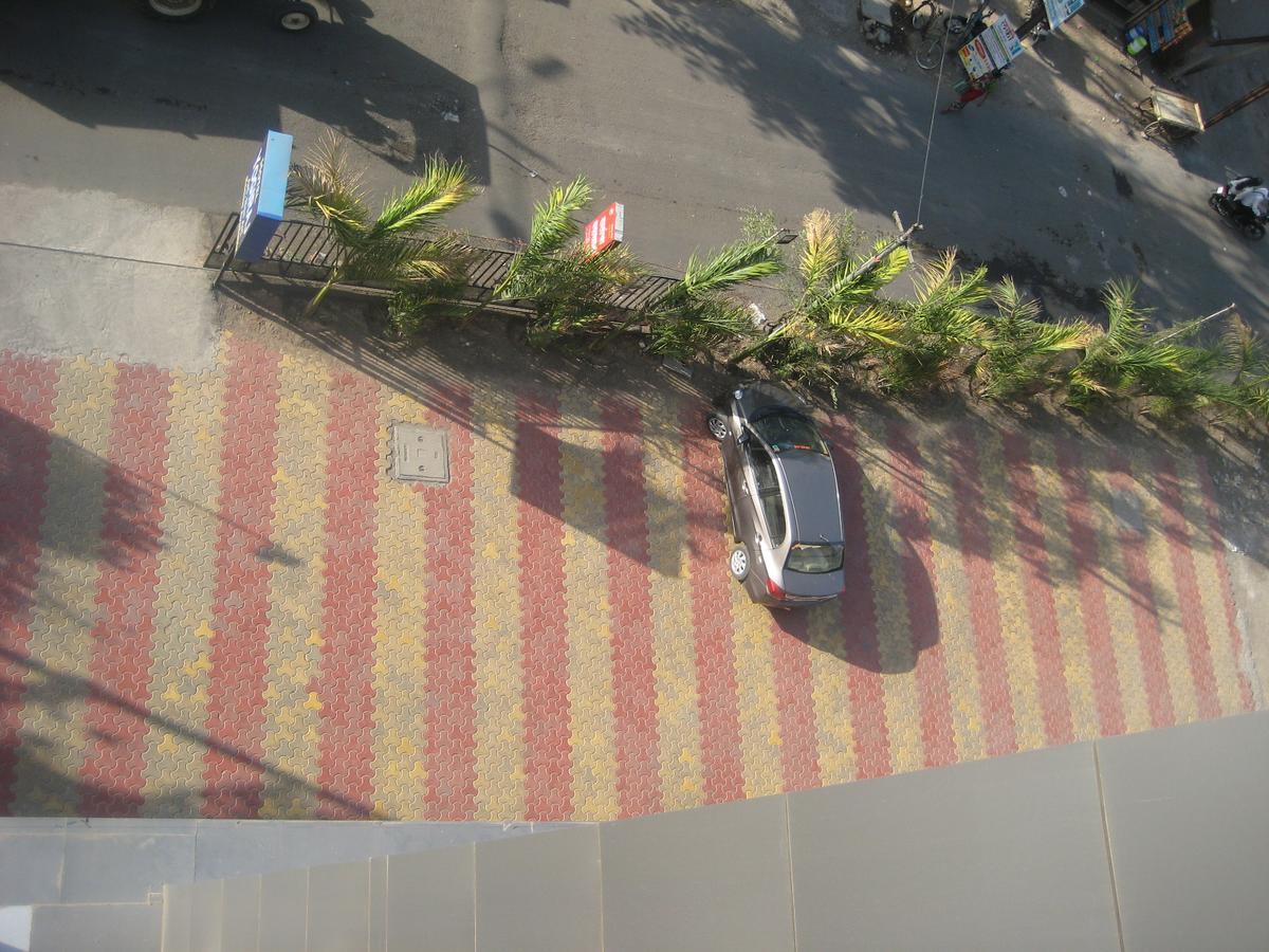 Hotel Yogiraj شيردي المظهر الخارجي الصورة